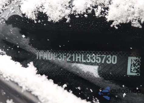 2017 Ford Focus Se z USA, uszkodzony, nr VIN 1FADP3F21HL335730